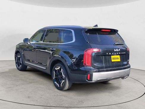 Used 2025 Kia Telluride S image 3