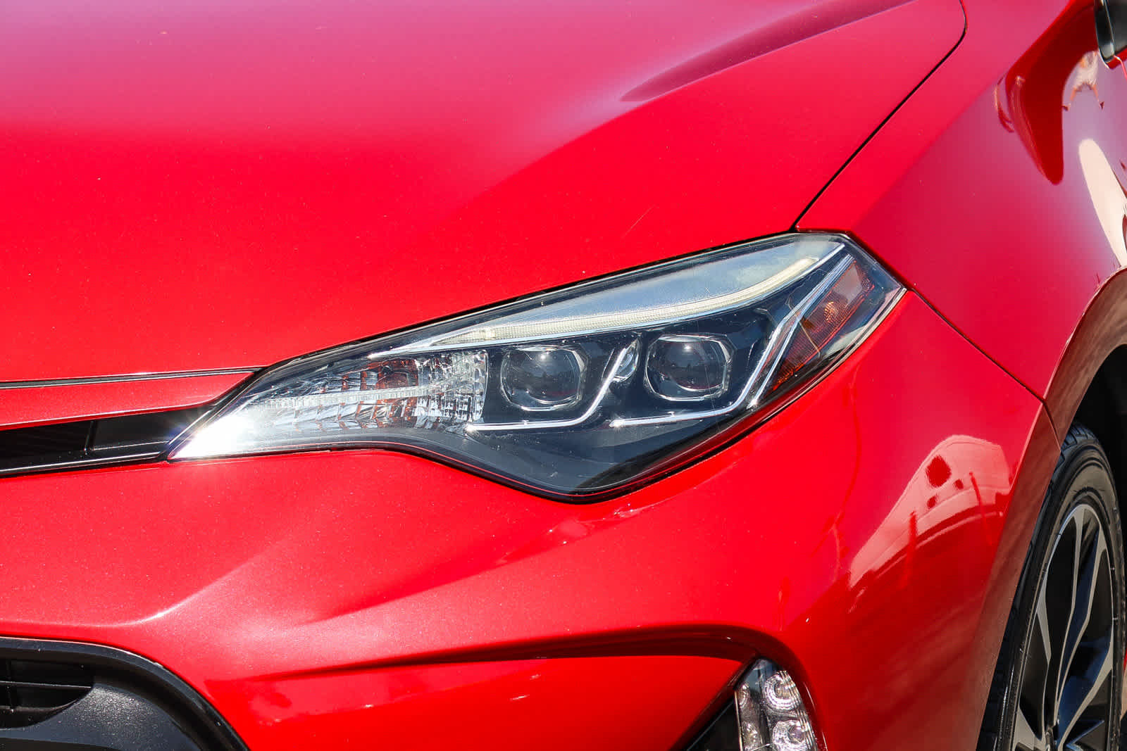 Used 2019 Toyota Corolla SE w/ Carpet Mat Package (TMS) FWD image 8