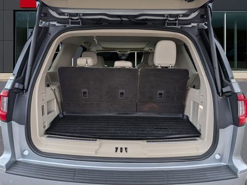 Used 2021 Lincoln Navigator Reserve w/ Luxury Package image 12