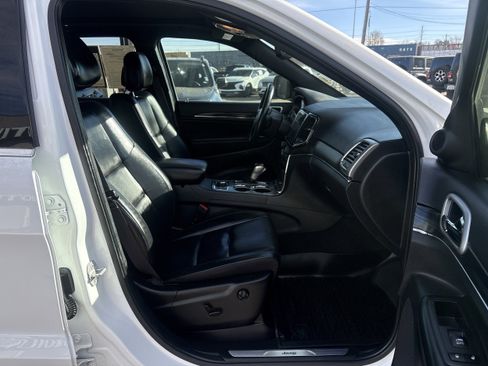 Used 2022 Jeep Grand Cherokee Limited image 31