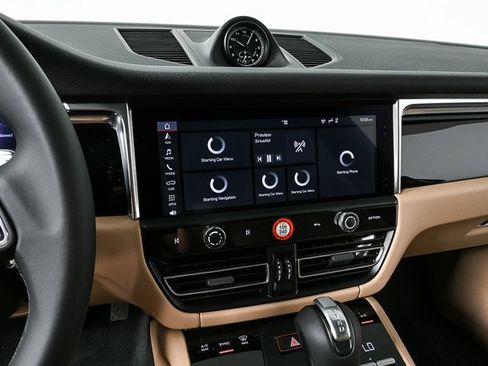 Certified 2025 Porsche Macan AWD image 11