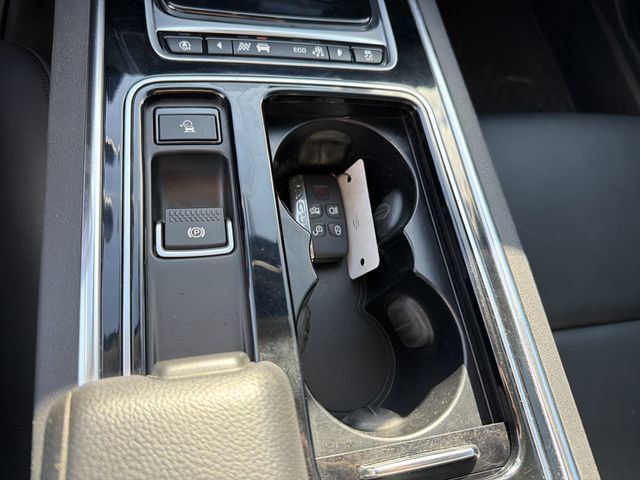 Used 2019 Jaguar XE Premium RWD image 25