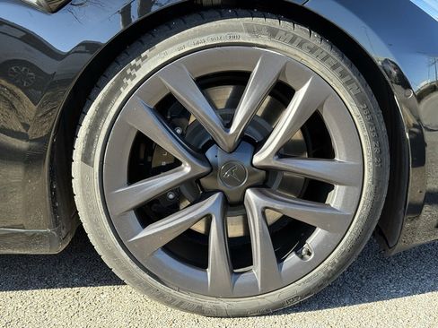 Used 2021 Tesla Model S Plaid image 34