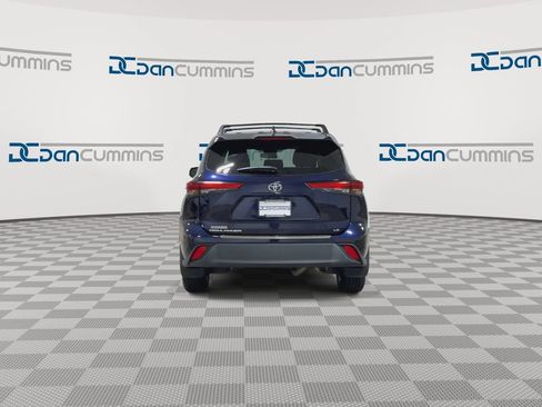 Used 2023 Toyota Highlander LE FWD image 7