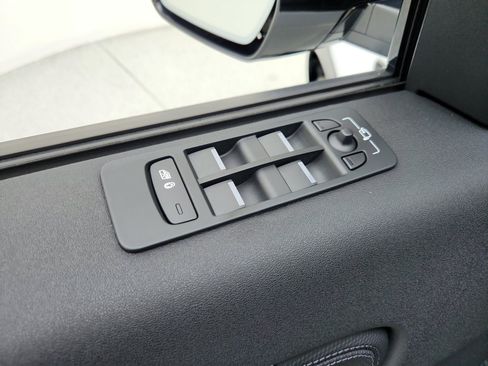 Used 2024 Land Rover Discovery Sport Dynamic SE AWD/4WD image 25