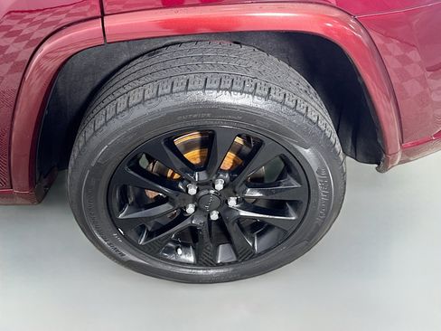 Used 2017 Jeep Grand Cherokee Altitude image 37