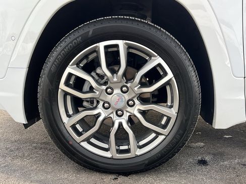 Used 2023 GMC Terrain Denali image 9