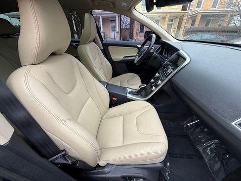 Used 2016 Volvo XC60 T6 w/ Proximity Package image 30