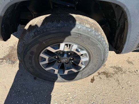 Used 2021 Toyota Tacoma TRD Off-Road w/ Technology Package image 10