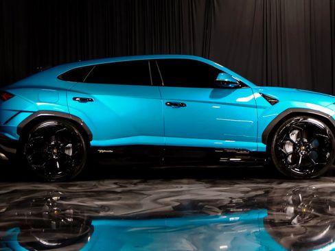 Used 2023 Lamborghini Urus Performante AWD/4WD image 2