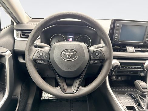 Used 2021 Toyota RAV4 LE AWD/4WD image 12