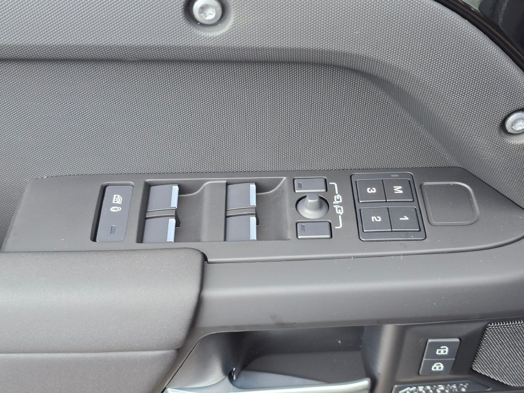 New 2026 Land Rover Defender 110 X-Dynamic SE AWD/4WD image 29