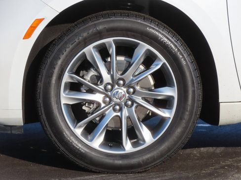 Used 2024 Buick Enclave Avenir w/ Avenir Technology Package image 17