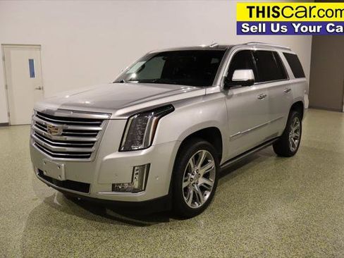 Used 2017 Cadillac Escalade Platinum image 3