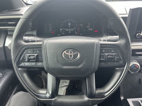 Used 2025 Toyota Tacoma SR5 AWD/4WD image 18