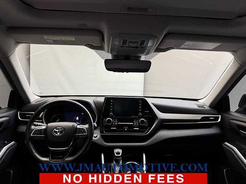 Used 2021 Toyota Highlander XLE image 12