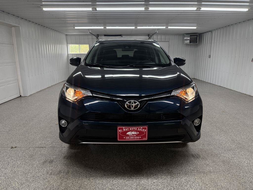 Used 2018 Toyota RAV4 XLE AWD/4WD image 2