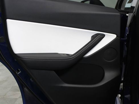 Used 2022 Tesla Model Y Long Range image 21