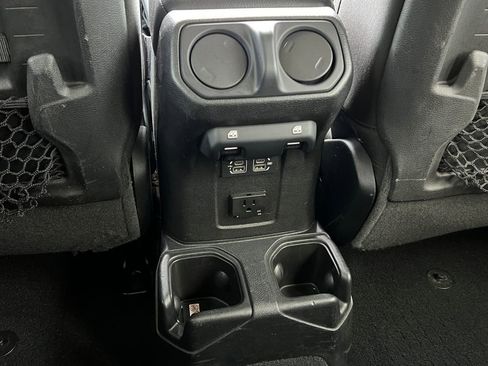 Used 2018 Jeep Wrangler Unlimited Rubicon AWD/4WD image 34