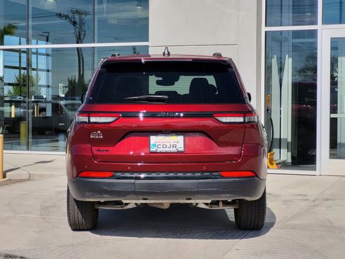 Used 2024 Jeep Grand Cherokee Altitude AWD/4WD image 6