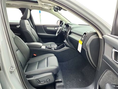 New 2026 Volvo XC40 B5 Plus w/ Protection Package Premier image 18