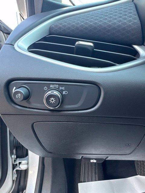 Used 2022 Chevrolet Malibu LT FWD image 18