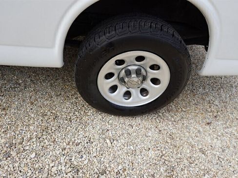 Used 2010 Chevrolet Express 1500 RWD image 29