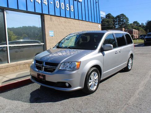 Used 2018 Dodge Grand Caravan SXT image 3