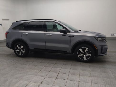 Used 2023 Kia Sorento S image 11