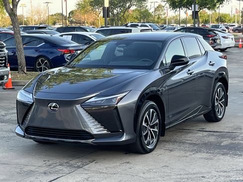 Used 2025 Lexus RZ 300e image 5