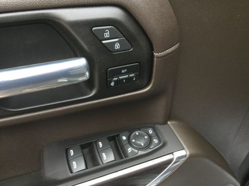 Used 2021 Chevrolet Silverado 1500 LTZ w/ LTZ Convenience Package II AWD/4WD image 10