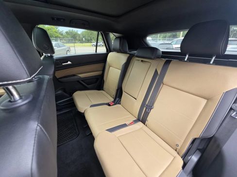 Used 2022 Volkswagen Atlas Cross Sport SE w/ Panoramic Sunroof Package FWD image 11