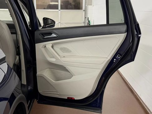 Used 2023 Volkswagen Tiguan SE w/ Panoramic Sunroof Package AWD/4WD image 36