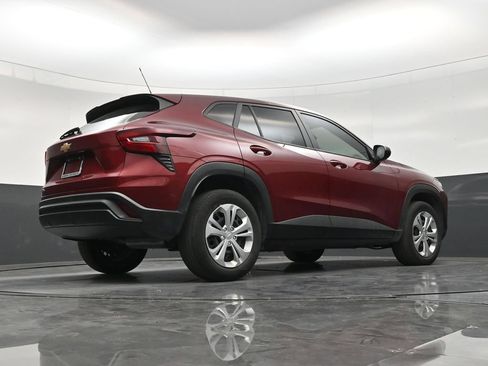 Used 2025 Chevrolet Trax LS FWD image 24