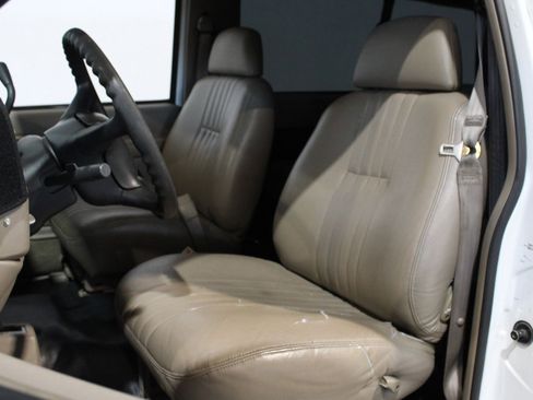 Used 1999 Chevrolet Tahoe 4WD 2-Door w/ Skid Plate Pkg image 33