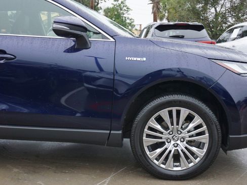 Used 2021 Toyota Venza Limited image 8