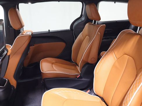 New 2026 Chrysler Pacifica Pinnacle image 9