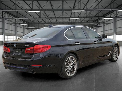 Used 2018 BMW 530i xDrive AWD/4WD image 4