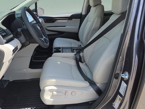 New 2026 Honda Odyssey EX-L image 9
