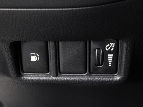 Used 2020 Toyota C-HR XLE FWD image 23