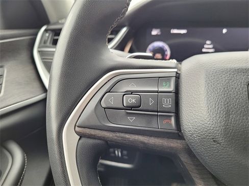 Certified 2023 Jeep Grand Cherokee Limited image 13