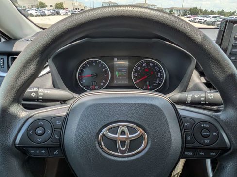 Used 2022 Toyota RAV4 LE FWD image 33