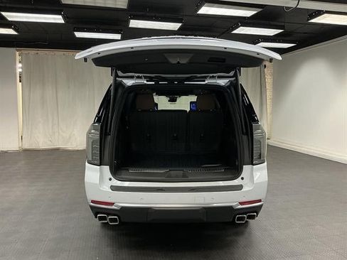New 2026 Chevrolet Suburban High Country AWD/4WD image 34