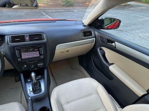 Used 2014 Volkswagen Jetta SE FWD image 32