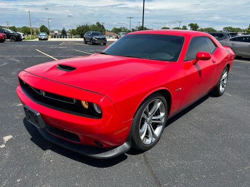 Used 2022 Dodge Challenger R/T RWD image 5