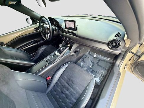 Used 2023 MAZDA MX-5 Miata Club RWD image 25