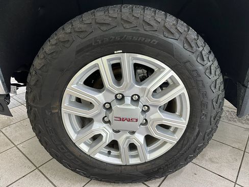 Used 2023 GMC Sierra 3500 SLT w/ SLT Convenience Package image 21