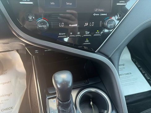 Used 2018 Toyota Camry XSE FWD image 23