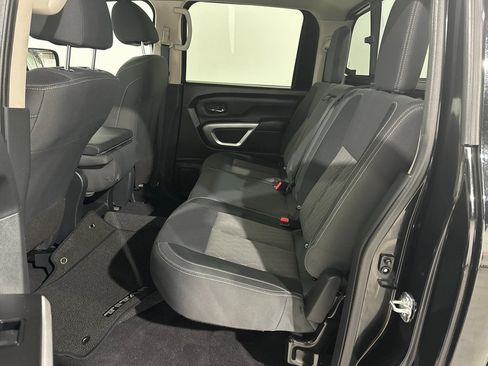 Used 2023 Nissan Titan SV image 18