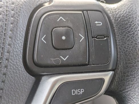 Used 2015 Toyota Highlander LE image 28